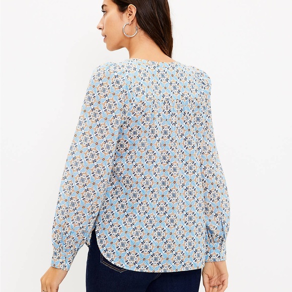 NWT LOFT Shimmer Medallion Tie Neck Blouse Small - Picture 3 of 11